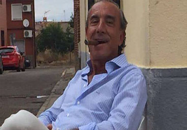 Fernando Vizcaíno Casas primer plano escritor becada
